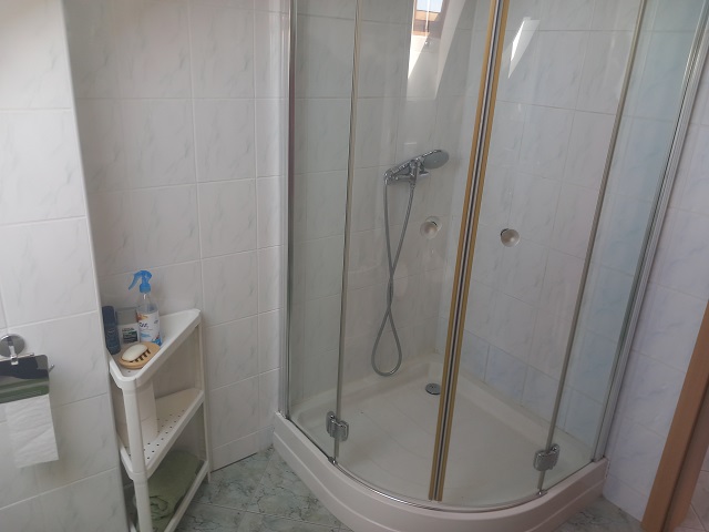 Łazienka z prysznicem