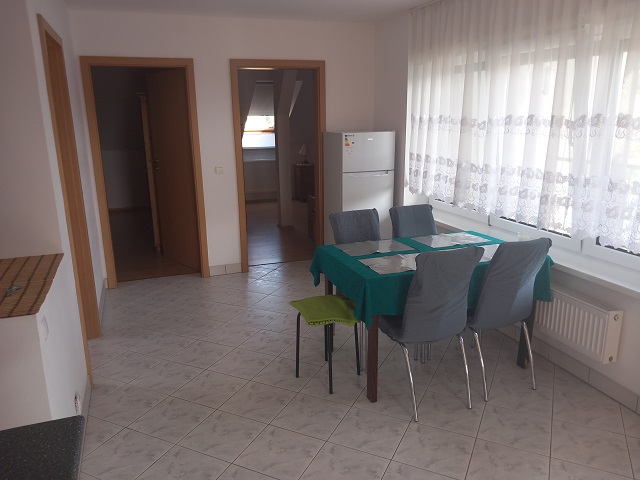 Przedpokój ze stolikiem