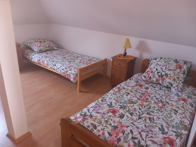 Sypialnia z dwoma łóżkami